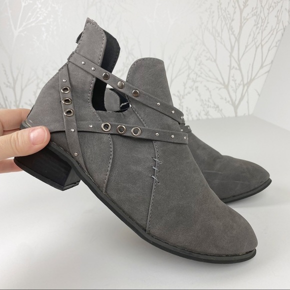NAUGHTY MONKEY Gray Leather Grommet Strap Block Ankle Boot Bootie Size 40 - Picture 7 of 12